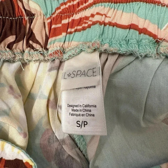 L Space floral print rayon gigh waisted short shorts. Size S/P - Picture 3 of 4
